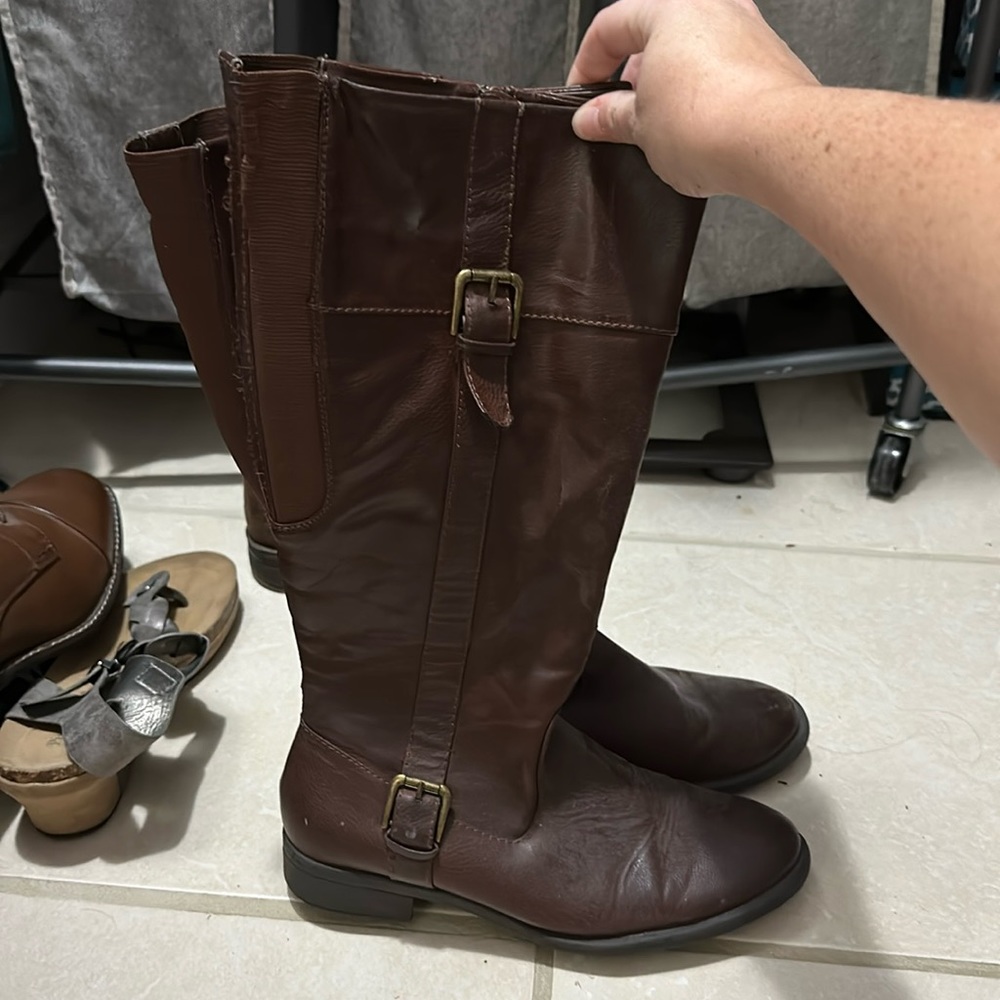 Zip up winter boots